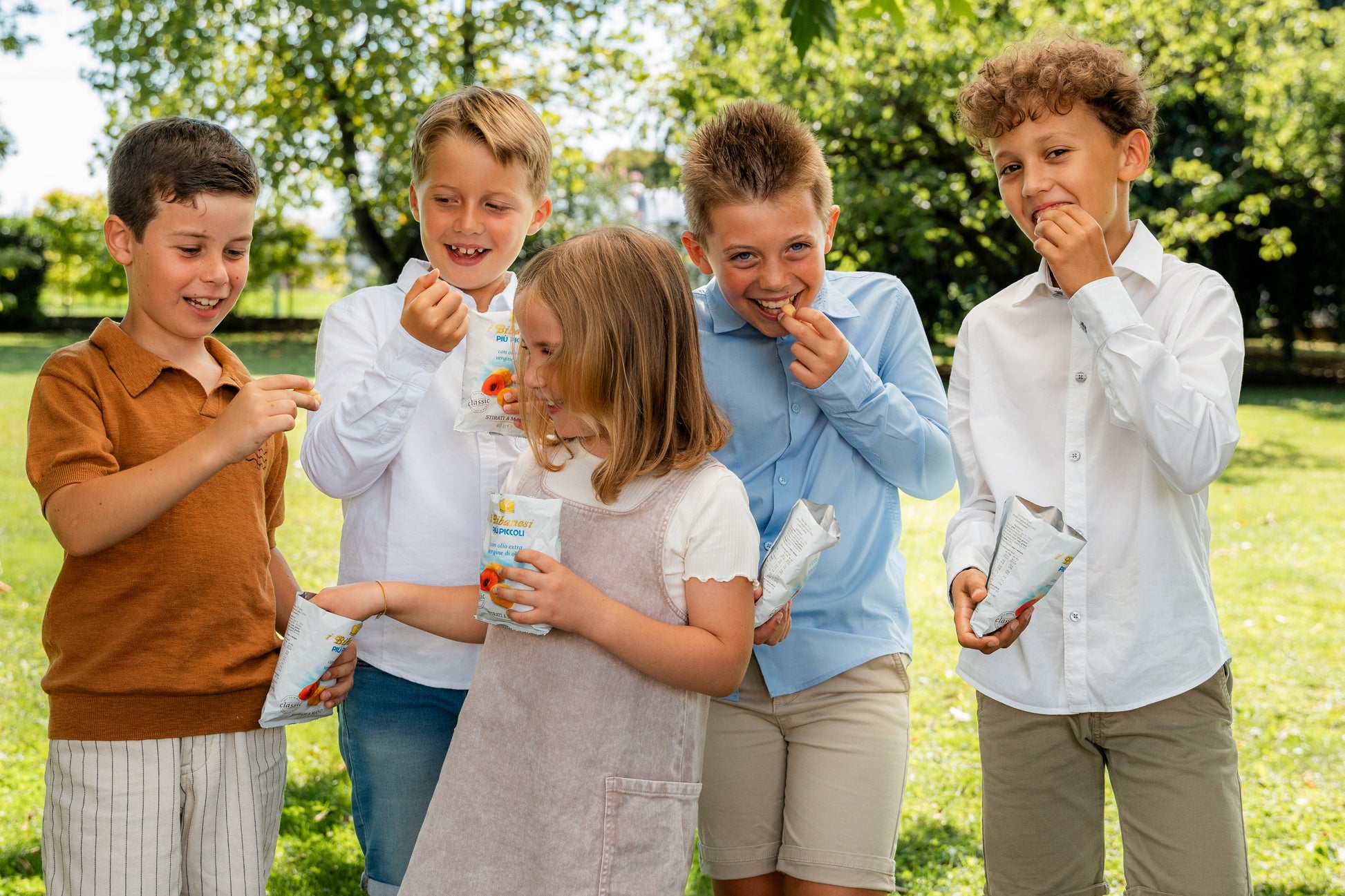 some kids enjoying with bibanesi breadsticks