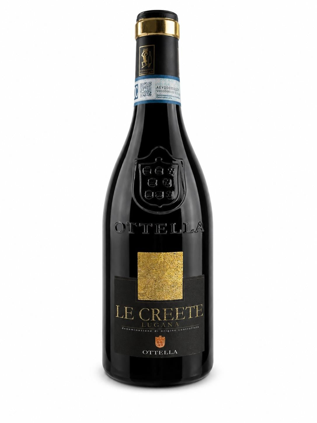 le creete wine otella bottle in a white background